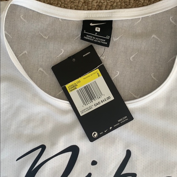 Brand new Nike workout top - Picture 2 of 3